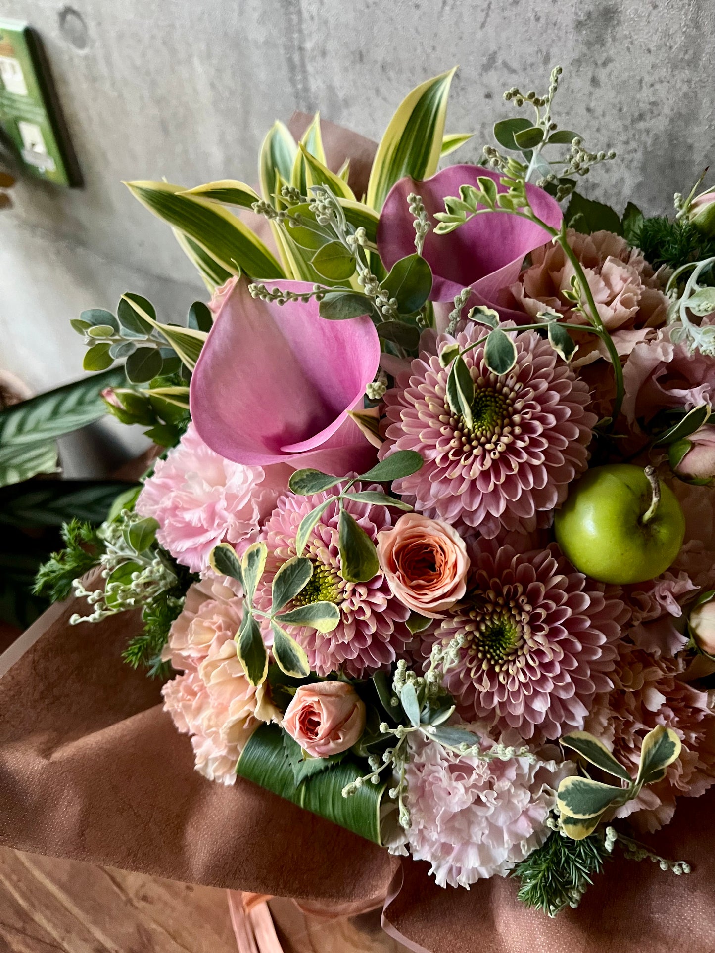 ペット用フラワーギフト　お供えアレンジメントM A-1